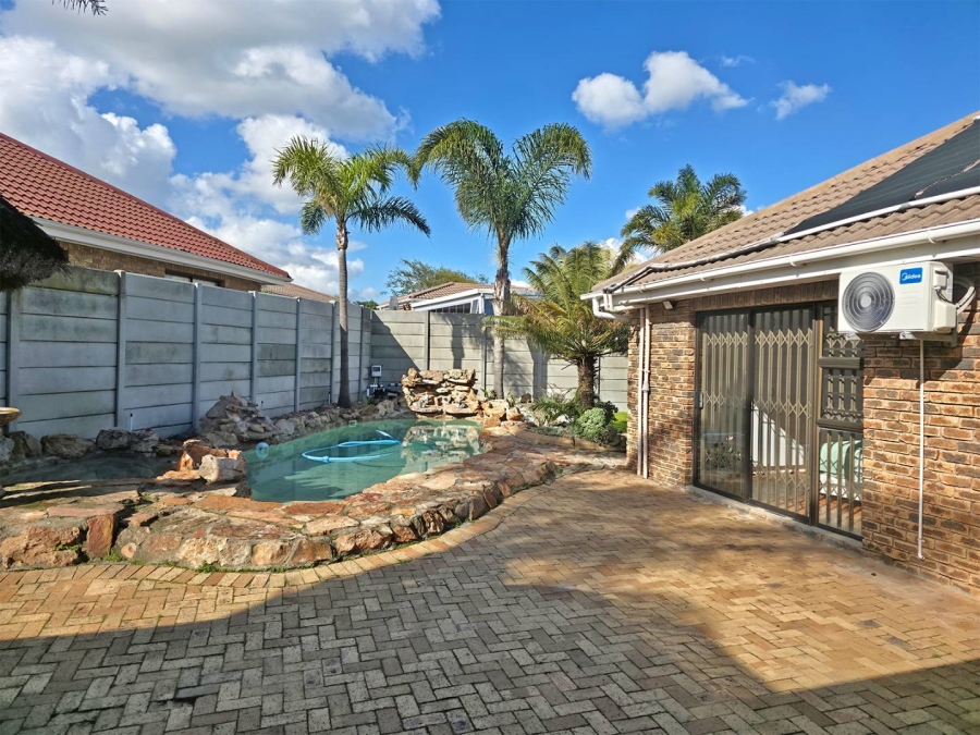 3 Bedroom Property for Sale in Kleinbosch Western Cape